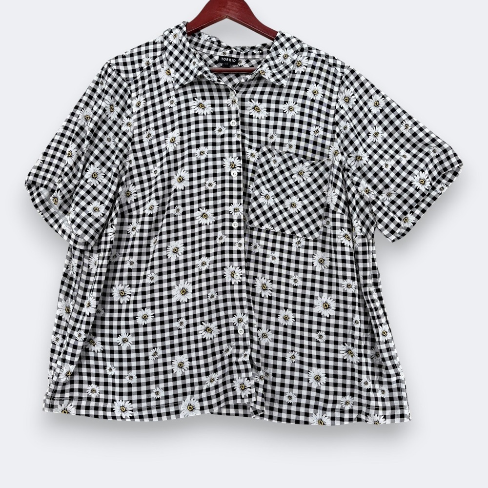 Torrid Womens Daisy Gingham Shirt 2X Black White Floral Button Up NEW